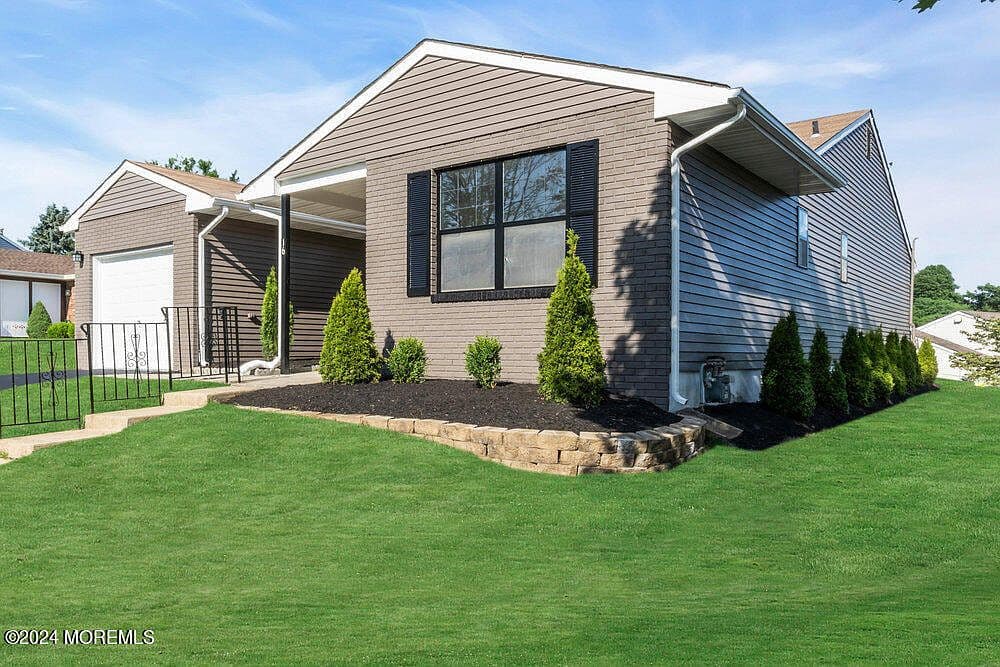 Home built by Bellie Holdings at 16 LANSDALE DR