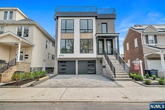 Home built by GPC Homes at 475 OAKDENE AVE
