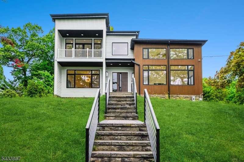 Home built by SM Builders at 6 CAMBRIDGE DR