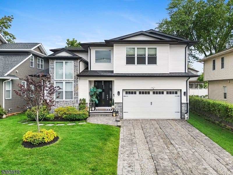 Home built by Cardinal Estates at 86 LEVITT AVE
