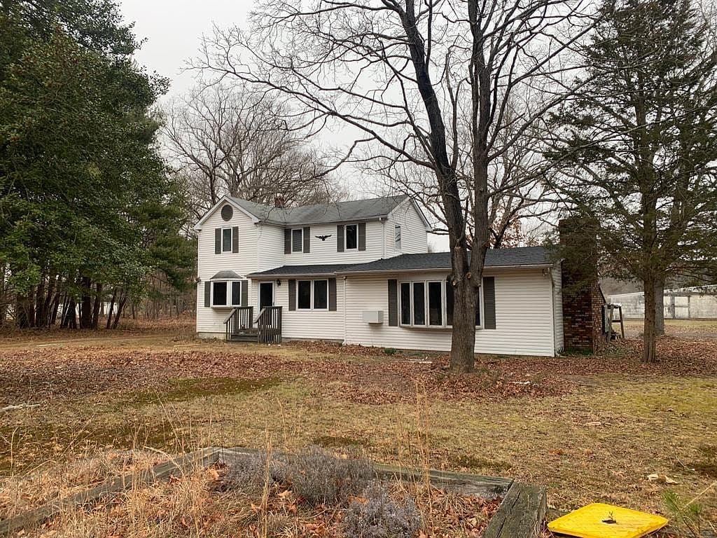 Home built by GM Lakefront at 105 GRAWTOWN RD
