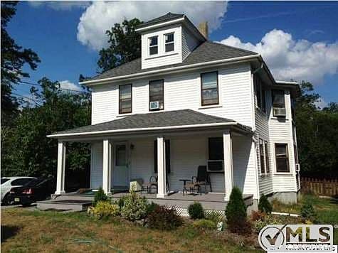 Home built by GM Lakefront at 1985 LANES MILL RD