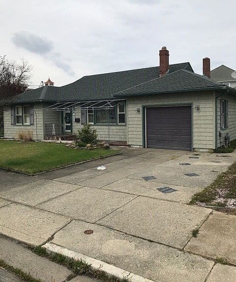 Home built by Blue Bee Builders at 111 E SAINT PAUL AVE