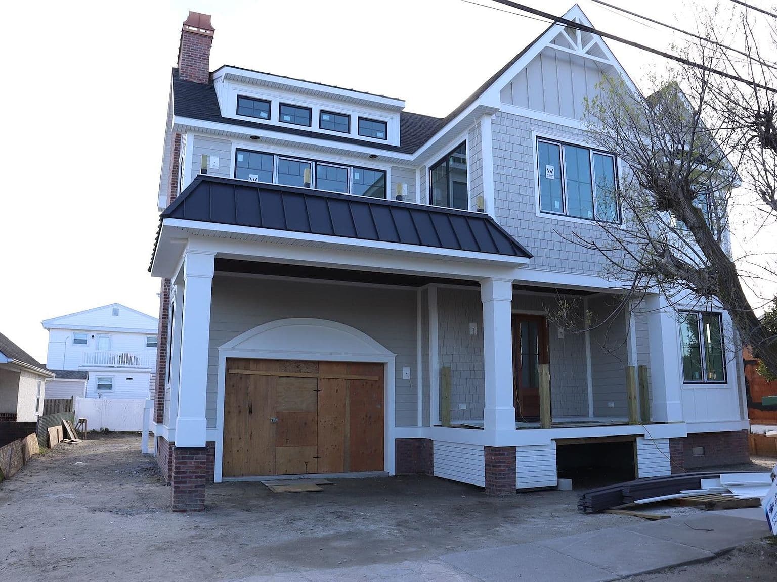 Home under construction by Blue Bee Builders at 302 E HOLLYWOOD AVE