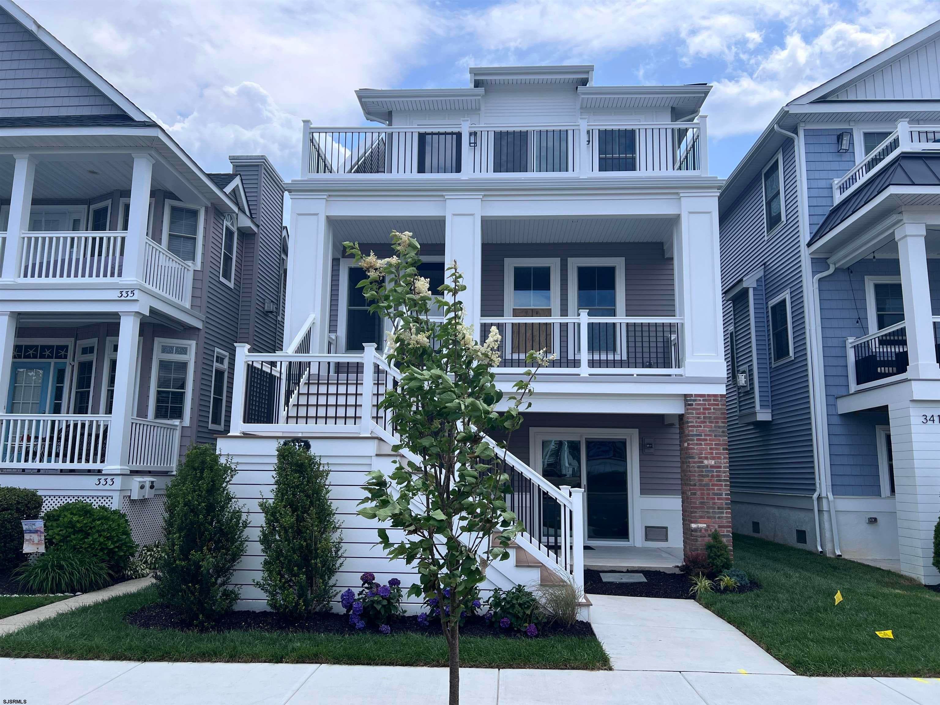 Home built by Diamante Homes