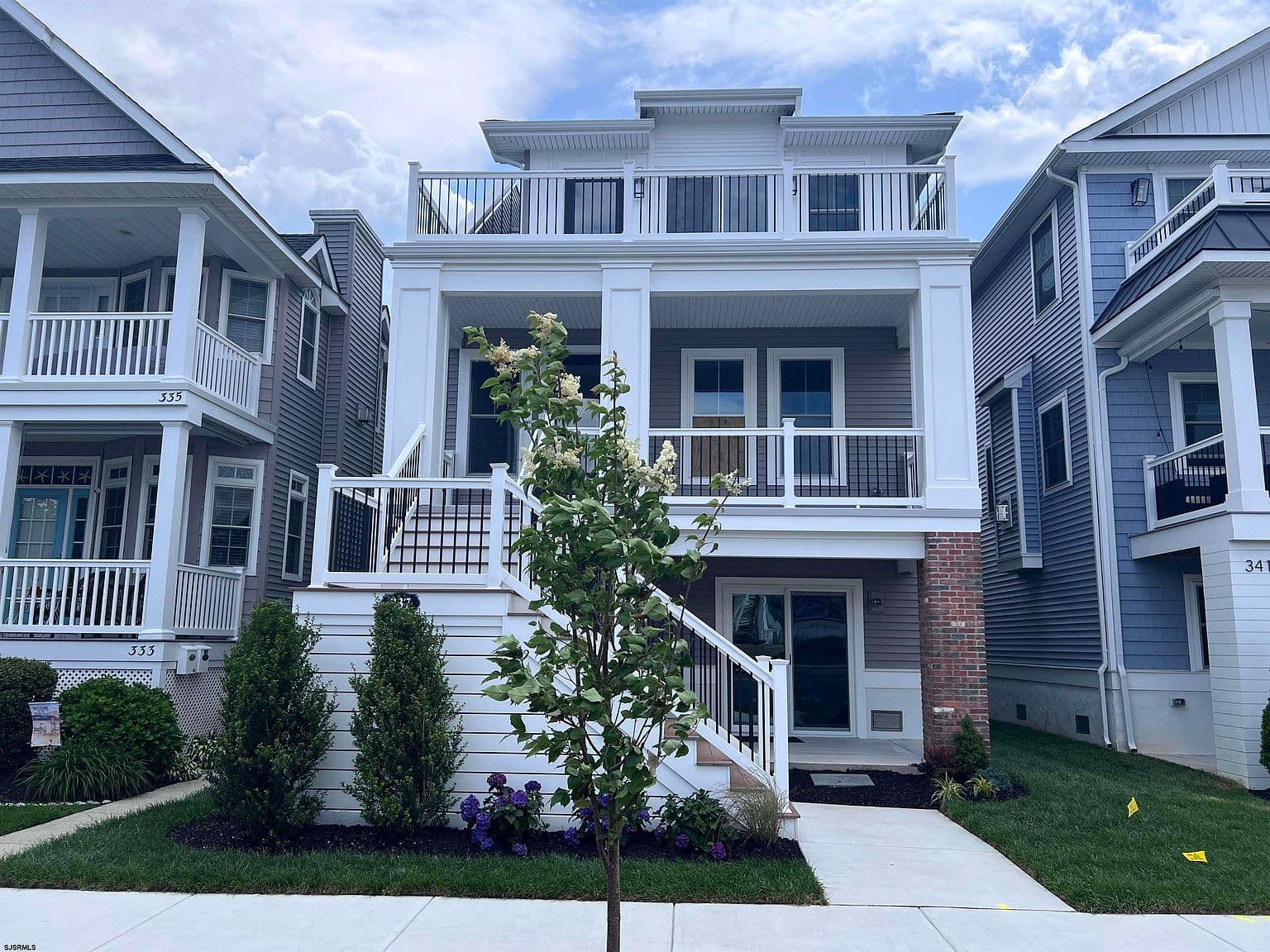 Home built by Diamante Homes