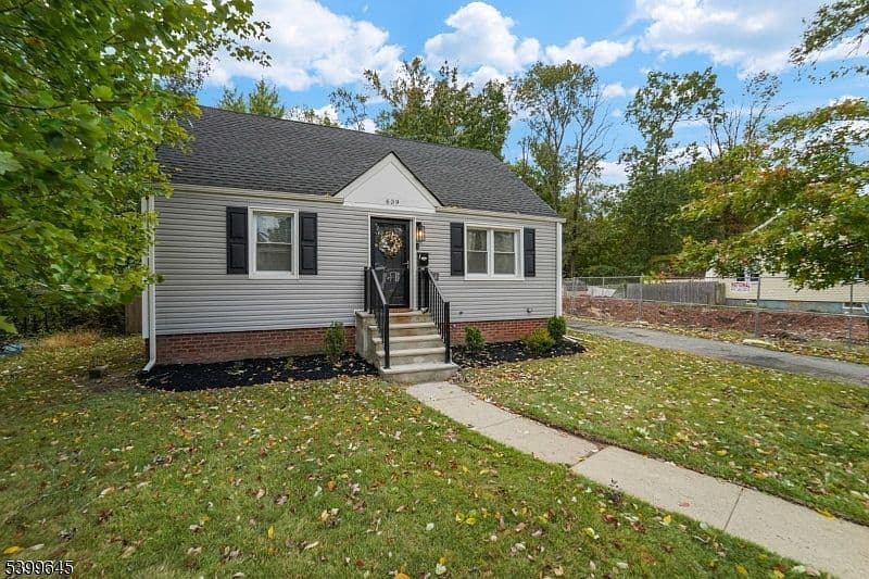 Home built by High Jump Realty at 639 PARKVIEW AVE