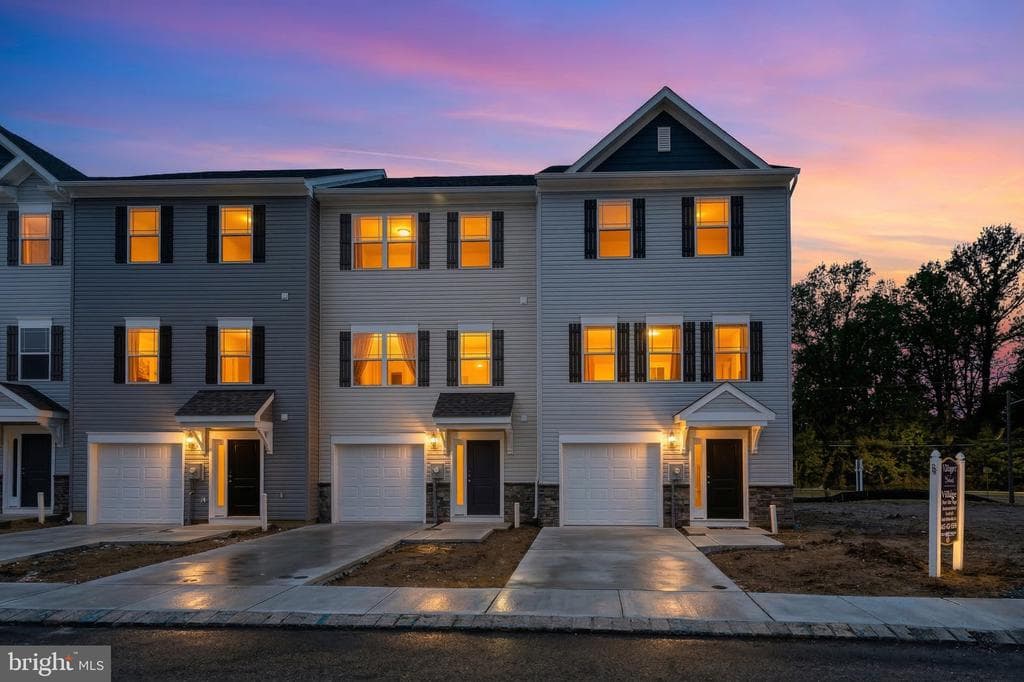 Home built by Gemcraft Homes at 1 VICTORIAN WAY