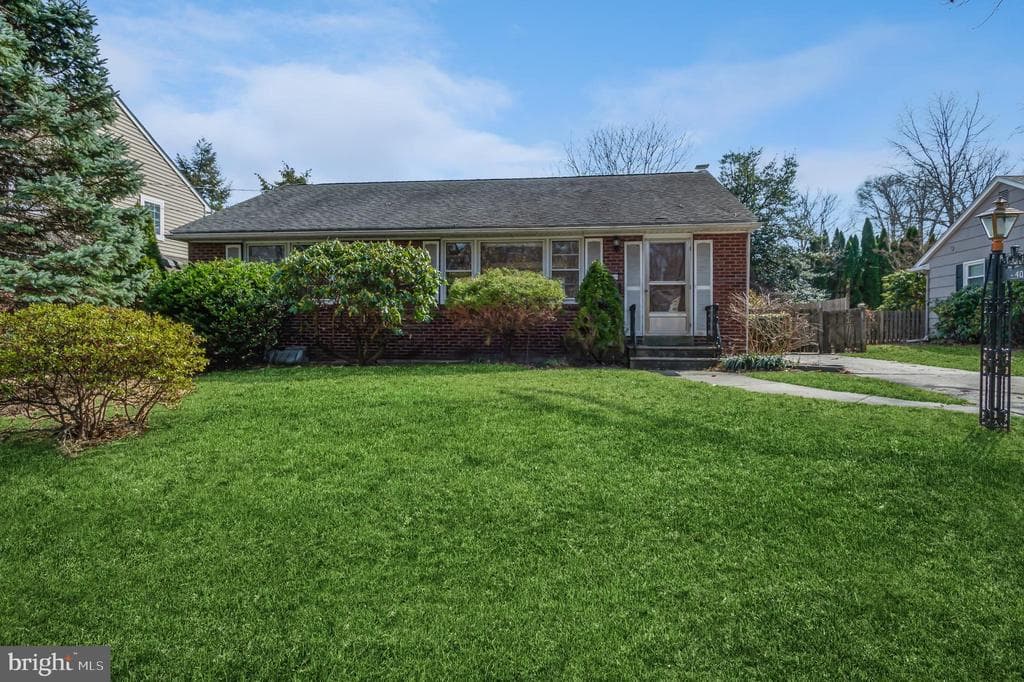Home built by J.A. Gavranich & Sons at 406 LONGWOOD DR