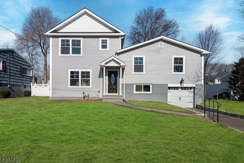 Home built by Cardamone Brothers Custom Homes at 128 GLENWOOD RD