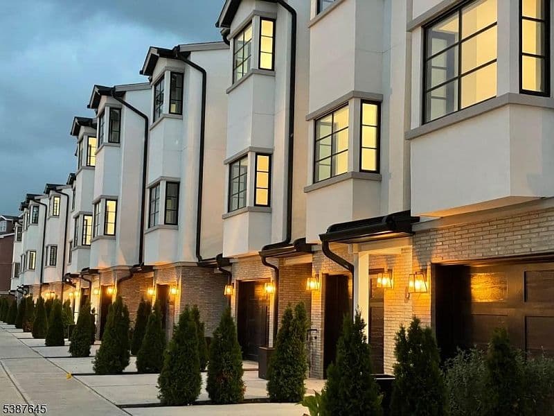 Home built by Harbor Front Development