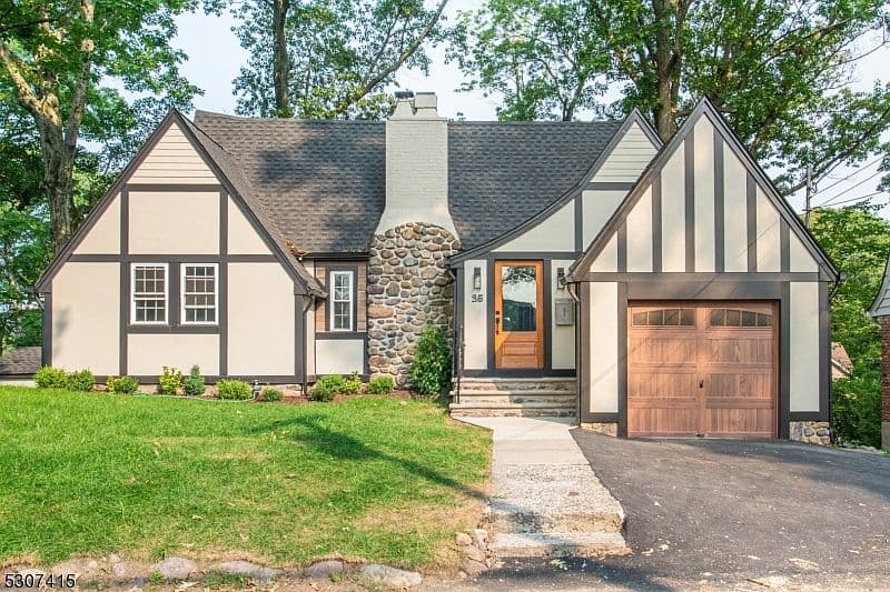Home built by Heritage Homes at 35 LAKEWOOD DR