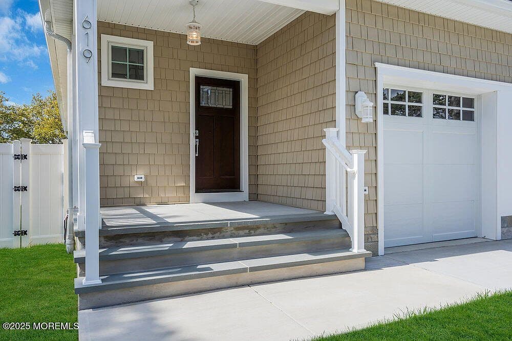 Home built by MAC Builders at 619 MISTLETOE AVE