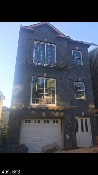 Home built by Oak Builders at 122 PALM ST