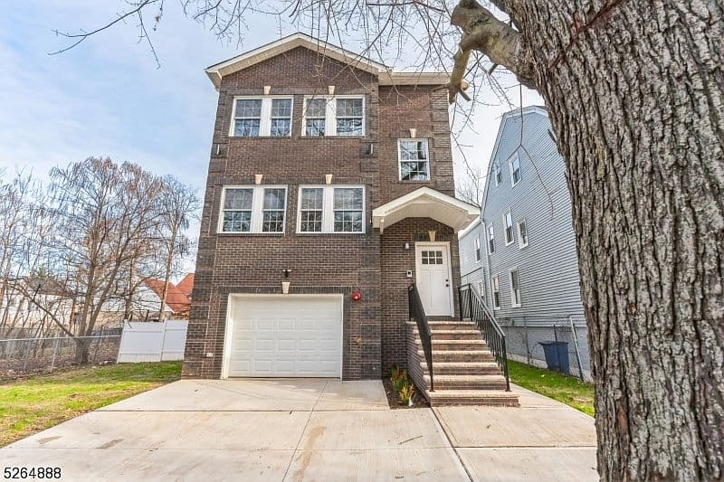 Home built by Oak Builders at 68 N 15TH ST