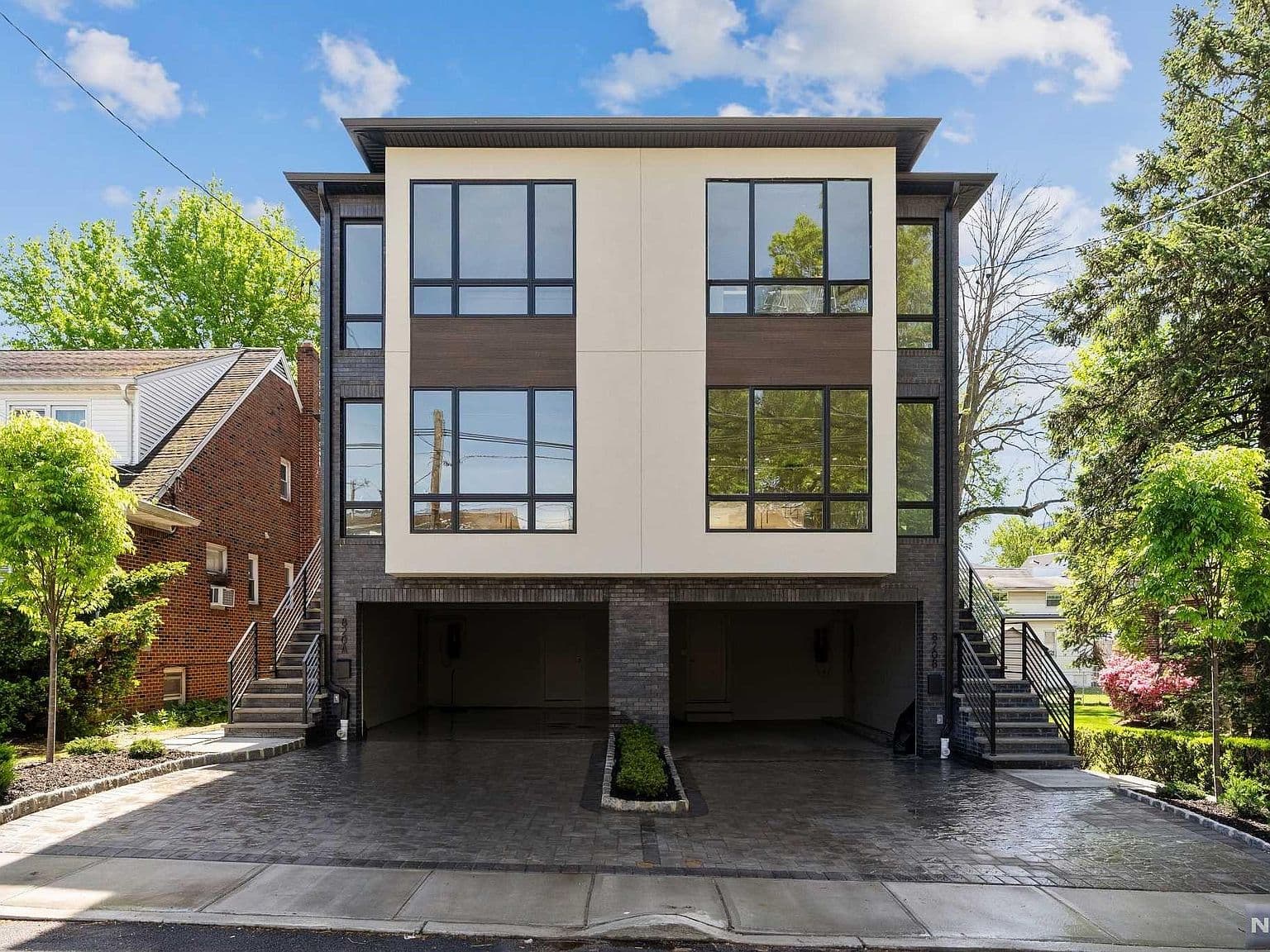 Home built by Alliotts Construction at 820 KINGSLAND LN