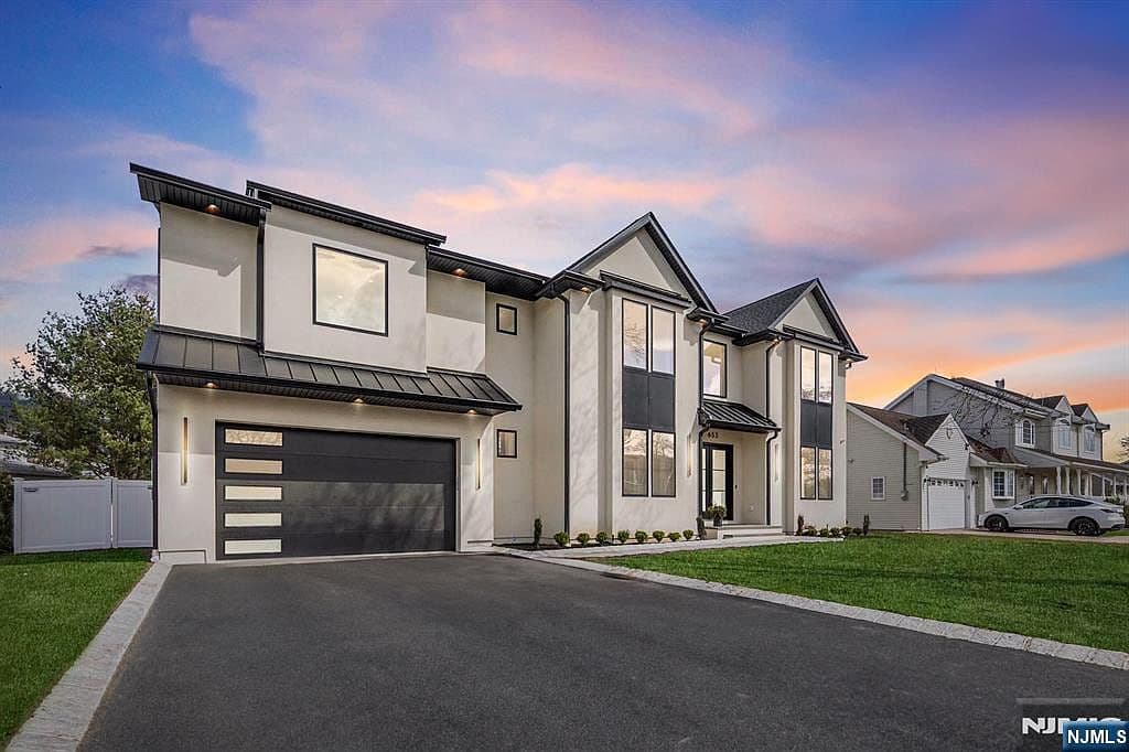 Home built by Echelon Homes at 653 LINDEN ST